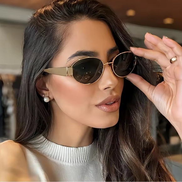 Retro Trendy Famous Black Gold Sunglasses - Picture 4 of 16